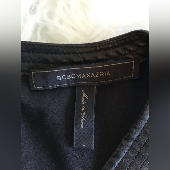 Elegant Black Sleeveless Pleather Dress - Picture 2 of 5